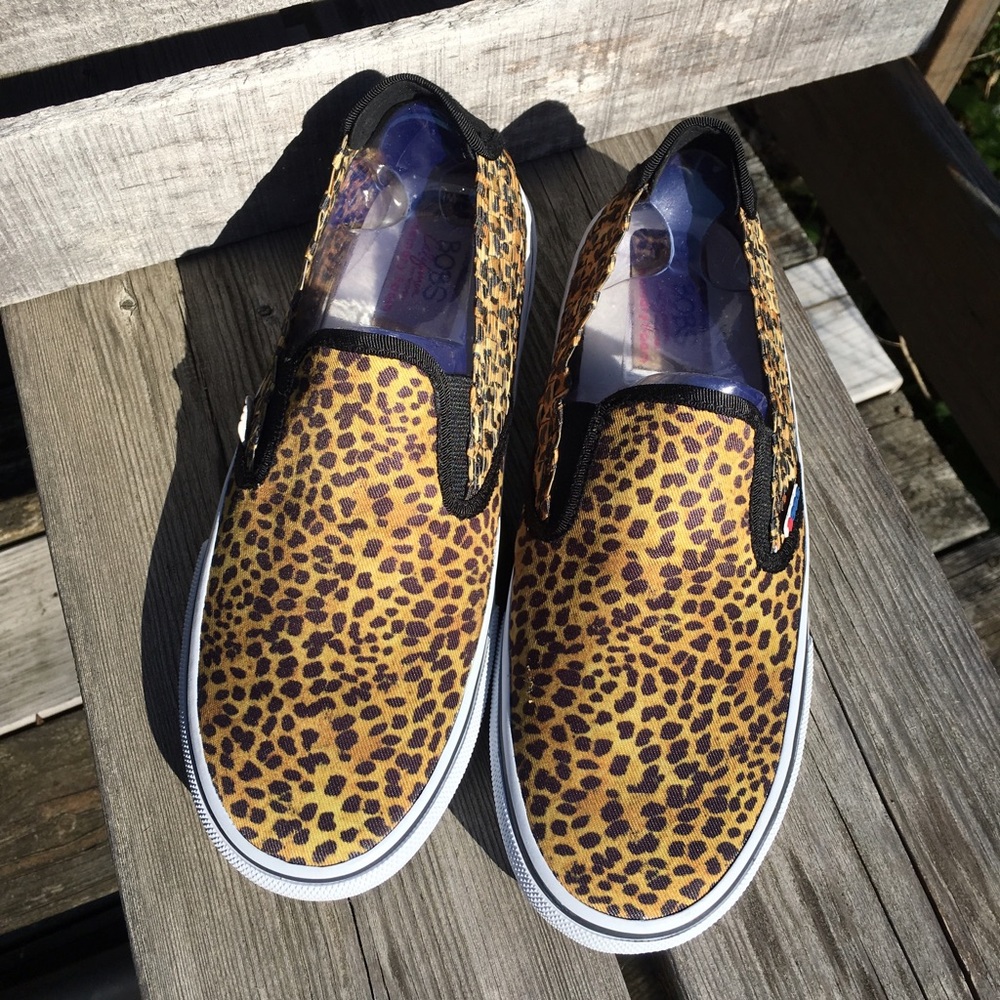 - Skechers Sz 6 Canvas Leopard Slip-On Sneakers! NEW!